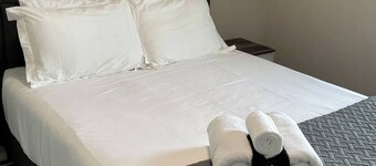 1 Bedroom Apartment near UNM, Nob Hill and downtown.