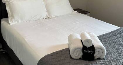 1 Bedroom Apartment near UNM, Nob Hill and downtown.