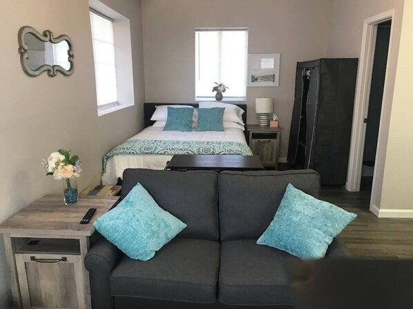 Silitysrauta/-lauta, ilmainen Wi-Fi, vuodevaatteet