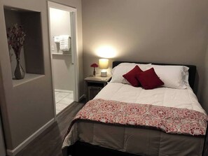 Bügeleisen/Bügelbrett, kostenloses WLAN, Bettwäsche