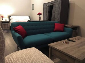 Iron/ironing board, free WiFi, bed sheets