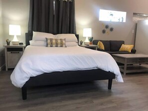 Iron/ironing board, free WiFi, bed sheets - Spacious Studio apartment *Near Balloon Fiesta Park*Air Conditioned (Albuquerque)