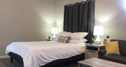 Spacious Studio apartment *Near Balloon Fiesta Park*Air Conditioned