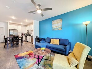 Smart TV, offices - King Bed Apartment, Close to Disney (Kissimmee)