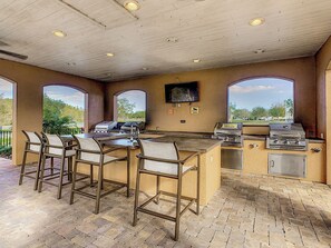 Outdoor dining - Your Dream Apartment Stay (Kissimmee)