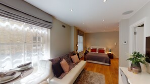 Flat 6 | In-room safe, blackout drapes, soundproofing, iron/ironing board - The Harrington - Gloucester Road - 3 Harrington Gardens (London)