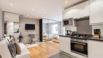 Flat 5 | In-room safe, blackout drapes, soundproofing, iron/ironing board