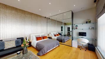 Flat 3 | In-room safe, blackout drapes, soundproofing, iron/ironing board