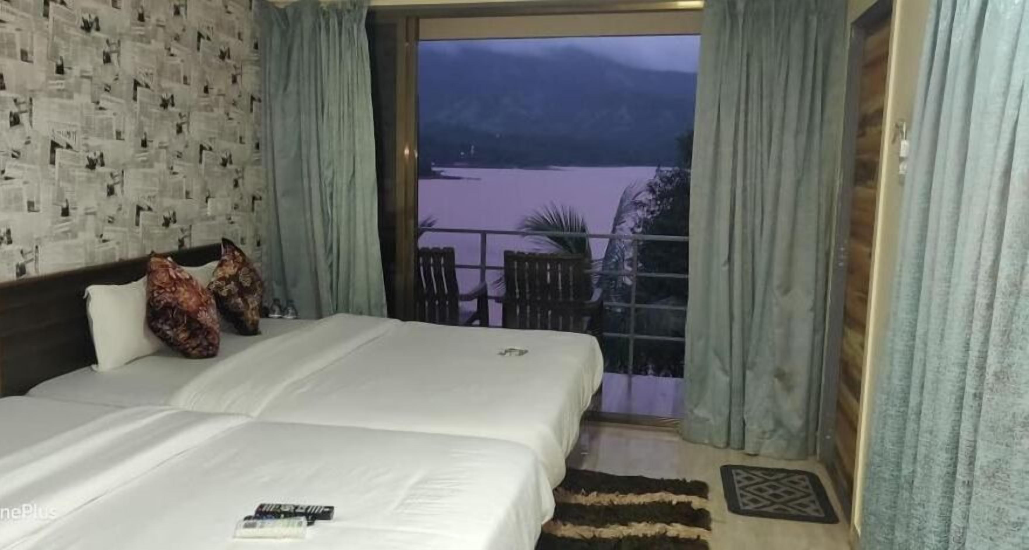 Desk, laptop workspace, free WiFi