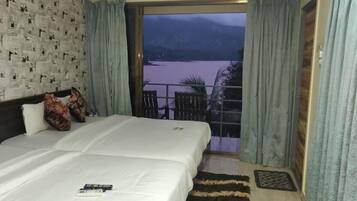 Desk, laptop workspace, free WiFi