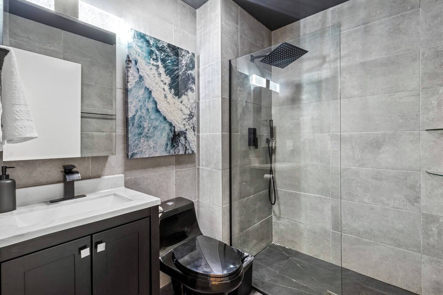 Ducha, secador de pelo, toallas