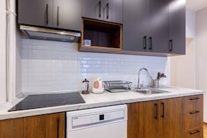Fridge, stovetop, dishwasher, cookware/dishes/utensils