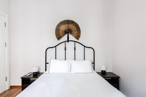 4 slaapkamers, een strijkplank/strijkijzer, gratis wifi, beddengoed
