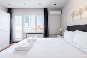 4 bedrooms, iron/ironing board, free WiFi, bed sheets