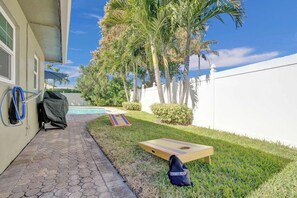 Terrace/patio - Barefoot Villa 🏖️ Poolside Paradise + Hot Tub (Pompano Beach)