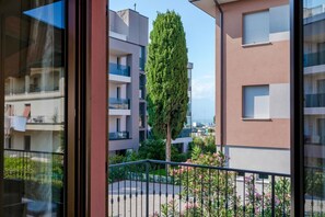 Property grounds - Adele's House - with pool terrace and WiFi (Sirmione)