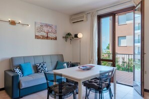 Living area - Adele's House - with pool terrace and WiFi (Sirmione)