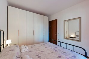 1 bedroom, iron/ironing board, bed sheets