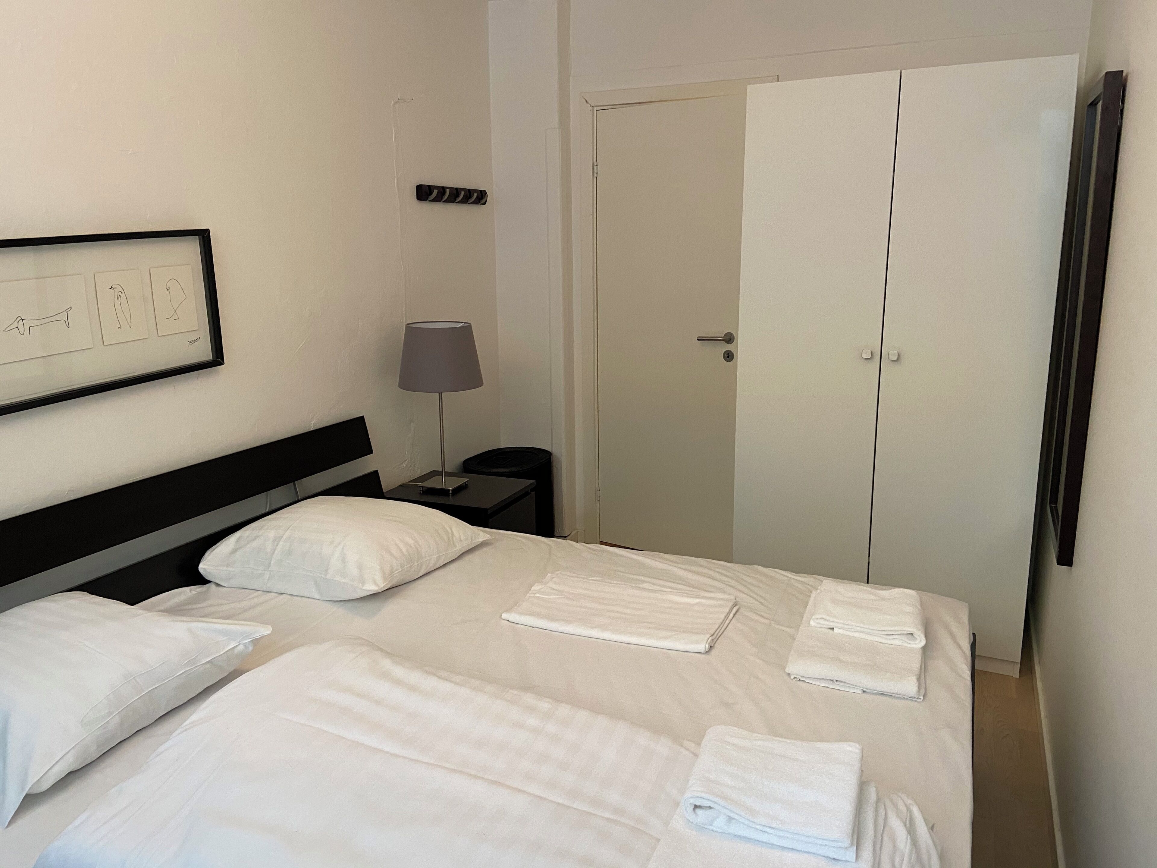 2 bedrooms, iron/ironing board, WiFi, bed sheets