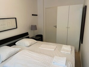 2 bedrooms, iron/ironing board, WiFi, bed sheets