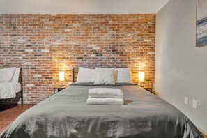 2 chambres, fer et planche à repasser, Wi-Fi, draps fournis