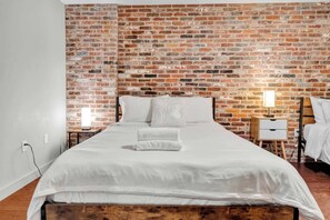 2 chambres, fer et planche à repasser, Wi-Fi, draps fournis