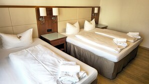 Classic Triple Room, Non Smoking - Hotel Avenue Altenfurt (Nuremberg)