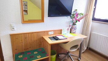 Classic Single Room, Non Smoking | 1 bedroom, in-room safe, desk, laptop workspace