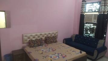 Free WiFi, bed sheets