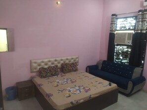 Free WiFi, bed sheets - Goroomgo Hansi Haryana (Hansi)