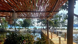 Exterior - White Beach Hostel (Koh Rong)