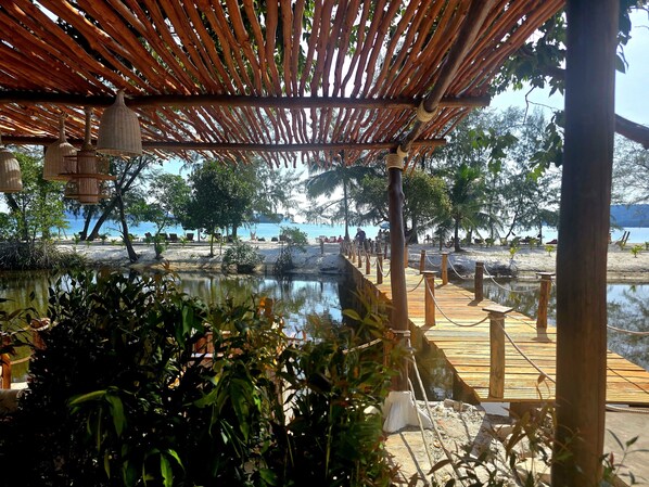Exterior - White Beach Hostel (Koh Rong)