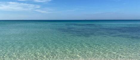 Am Strand, weißer Sandstrand