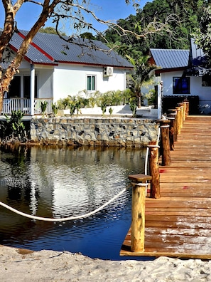 Exterior - White Beach Hostel (Koh Rong)