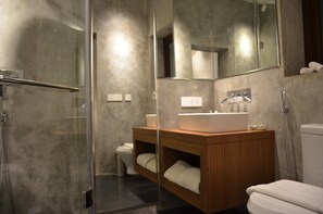 Bathrobes, slippers, towels, soap - Kairali Ayurvedic Health Resort Pvt. Ltd (Palakkad)