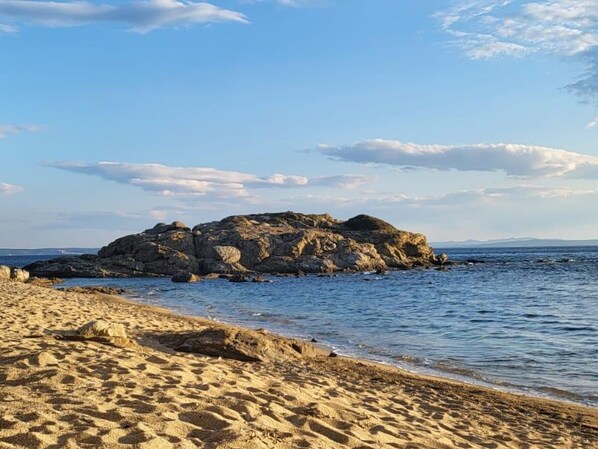 Beach - Cozy 2nd Line Beach Apartment in Santa Margarita, Wi-Fi, Terrace, Parking (Roses)