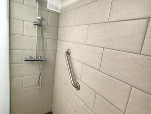 Bathroom - Cozy 2nd Line Beach Apartment in Santa Margarita, Wi-Fi, Terrace, Parking (Roses)