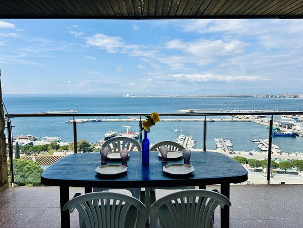 Outdoor dining - MONACO. Amplio apartamento para 6 personas en Roses (Roses)