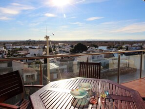 Outdoor dining - Bright Apartment in Roses with Air Conditioning (Roses)