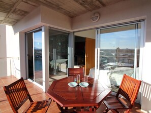 Outdoor dining - Bright Apartment in Roses with Air Conditioning (Roses)