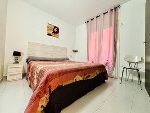 1 bedroom - Central apartment with terrace and parking in Ciutadella (Roses)