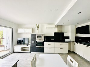 Fridge, microwave, oven, stovetop