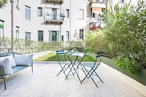 Outdoor dining - Easylife -Modern apartment with Patio C.Sforzesco (Milano)