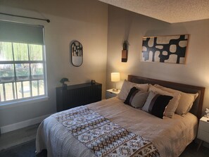 2 habitaciones, tabla de planchar con plancha, wifi y ropa de cama