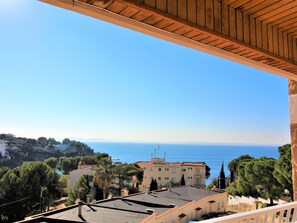 Property grounds - CALIFORNIA. Apartamento con vistas al mar en Roses, 2 dormitorios. (Roses)