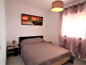 1 bedroom, free WiFi - ROCMAR. Apartamento acogedor junto al mar en Roses —Ideal 4 personas. (Roses)