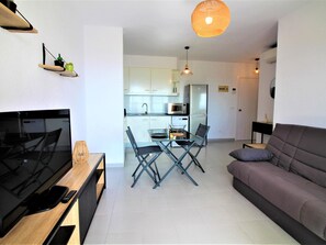 TV - ROCMAR. Apartamento acogedor junto al mar en Roses —Ideal 4 personas. (Roses)