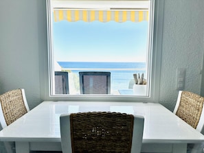 Dining - Modern apartment for two with Wi-Fi and parking in Roses (Roses)