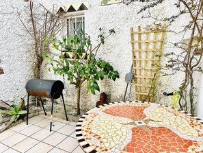 Terrace/patio - Charming House Near Natural Park - Hiking, Biking, Windsurfing & Communal Pool (Roses)