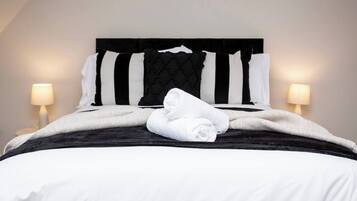 3 bedrooms, desk, iron/ironing board, free WiFi